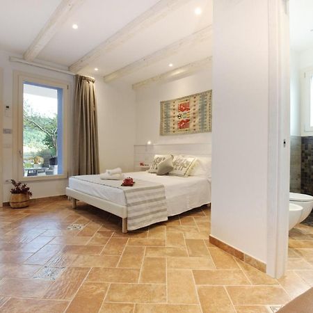 B&B La Roccia Castelsardo Buitenkant foto