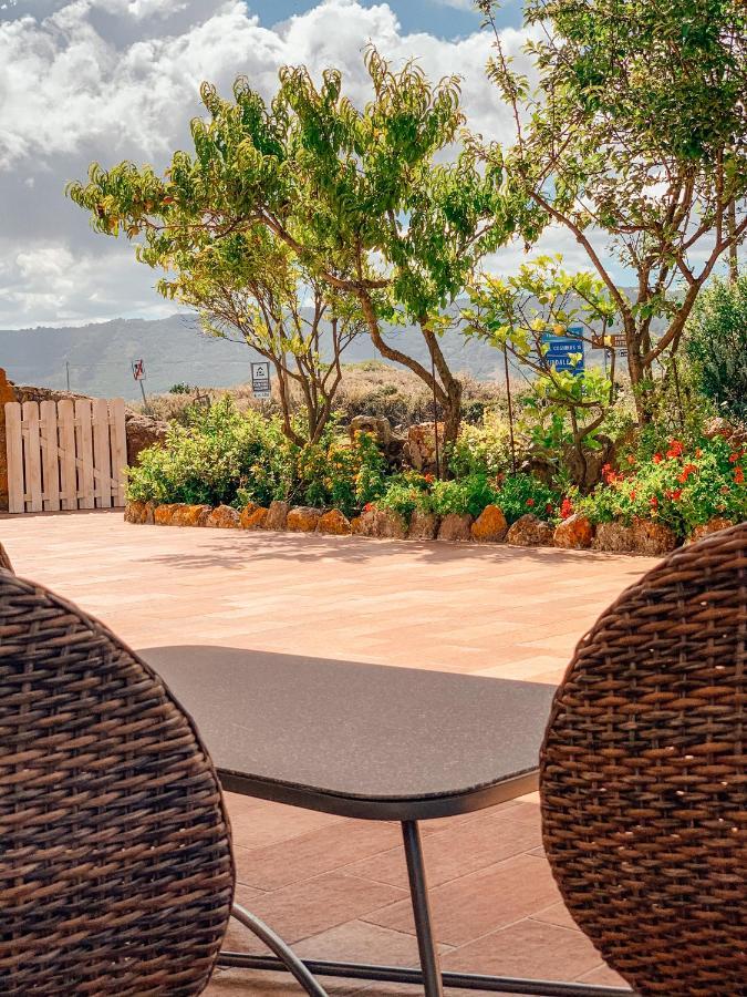 B&B La Roccia Castelsardo Buitenkant foto