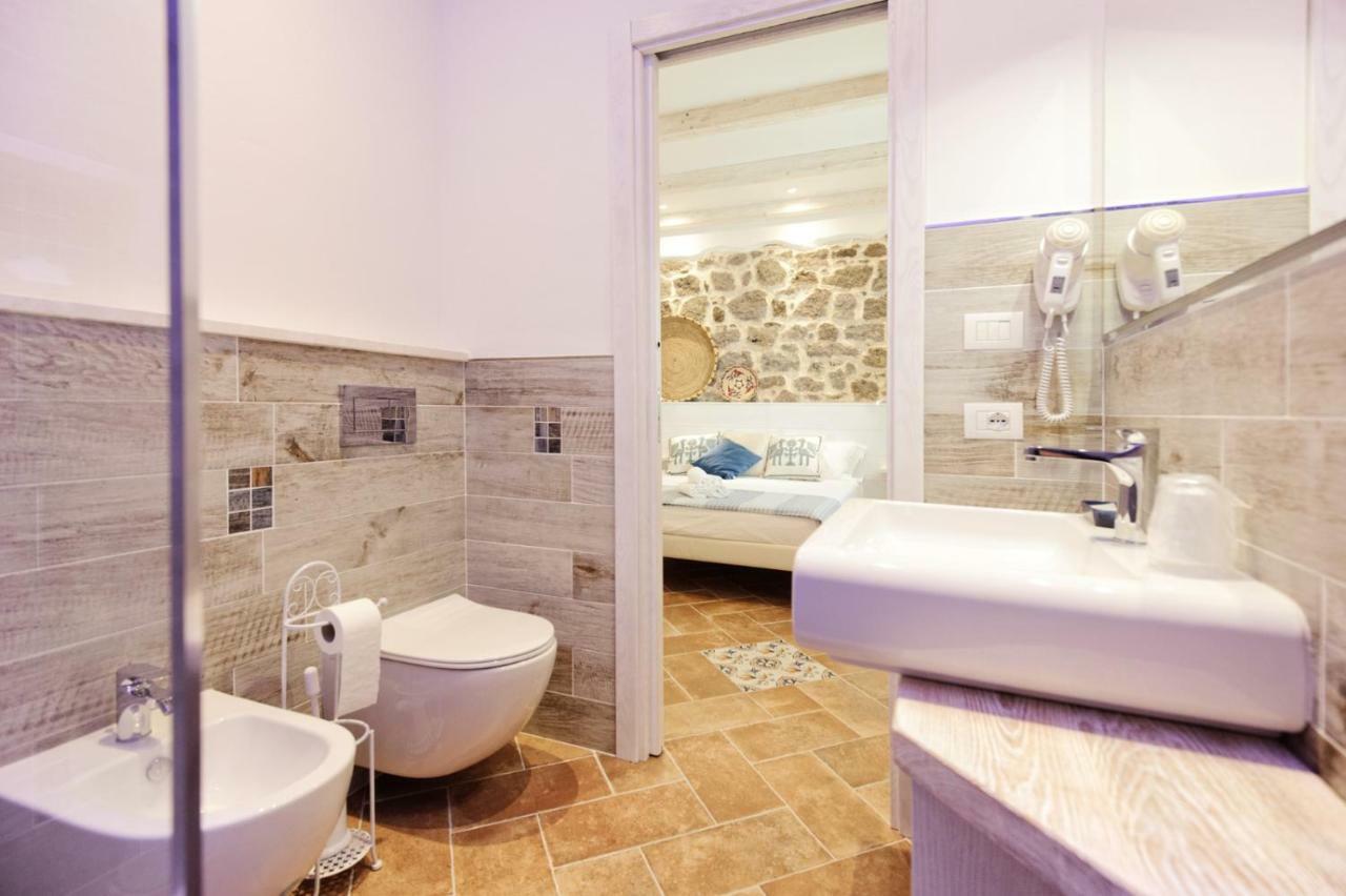 B&B La Roccia Castelsardo Buitenkant foto